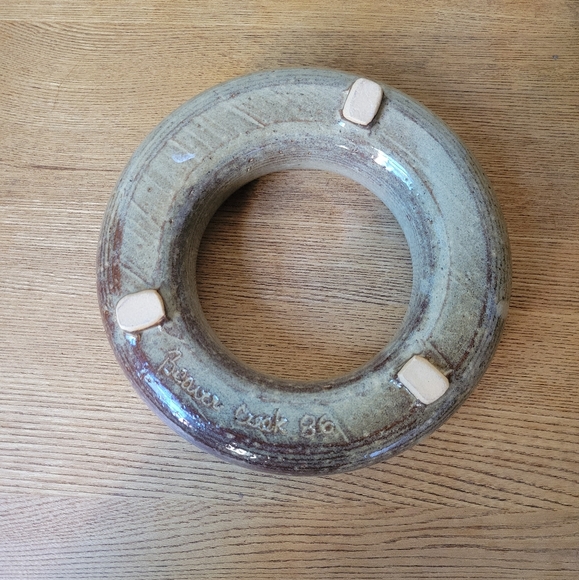 Vintage 1986 Beaver Creek Pottery Floral Arrangment Ring/Pansy Ring, Natural Tan - Picture 3 of 5